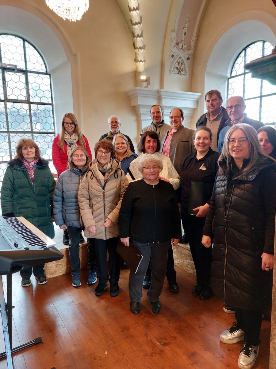 Festgottesdienst segnet 25 Jubelpaare in Plößberg