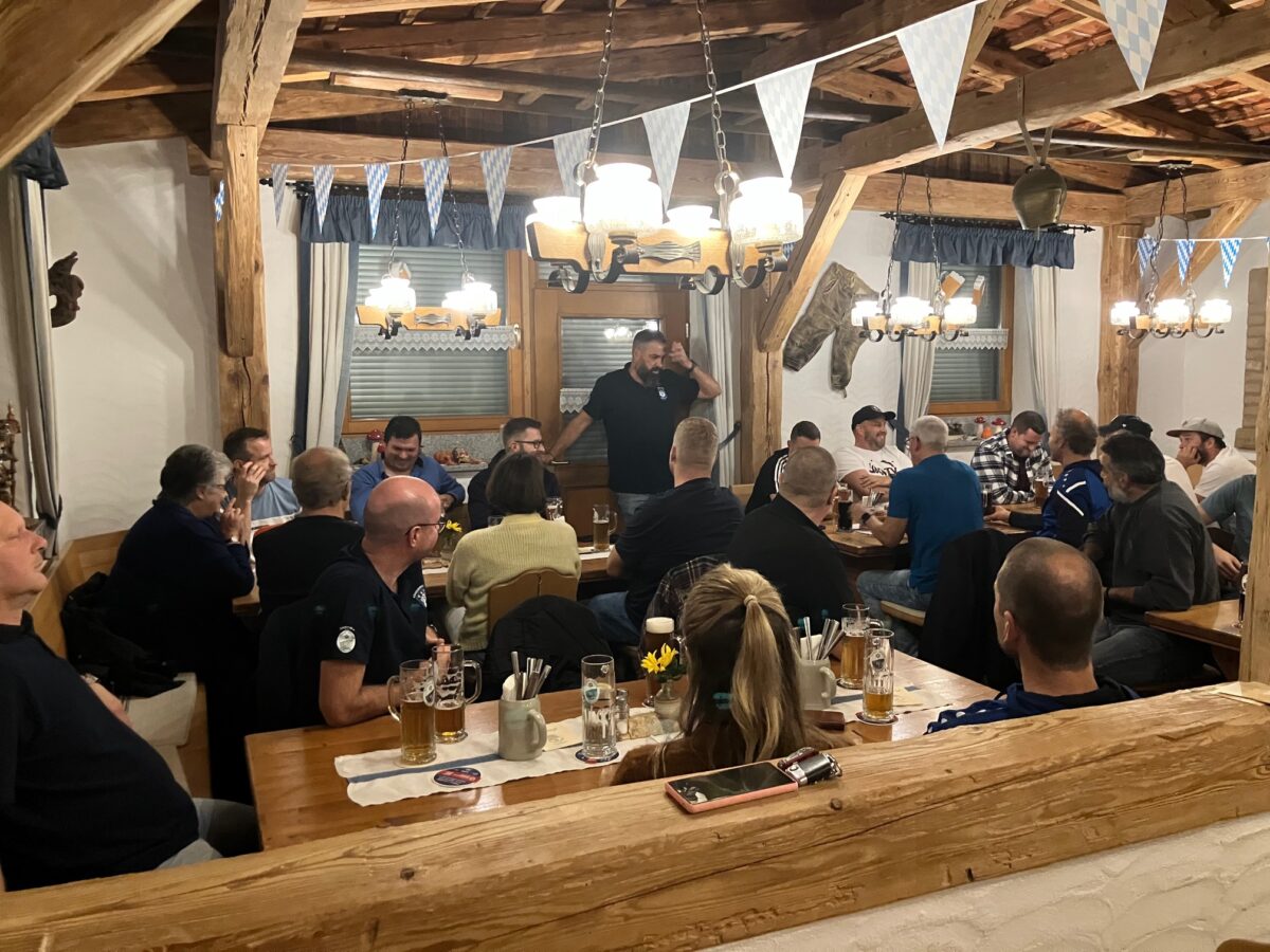 Förderkreis des TSV Pressath ehrt Jugendtrainer mit Brotzeit