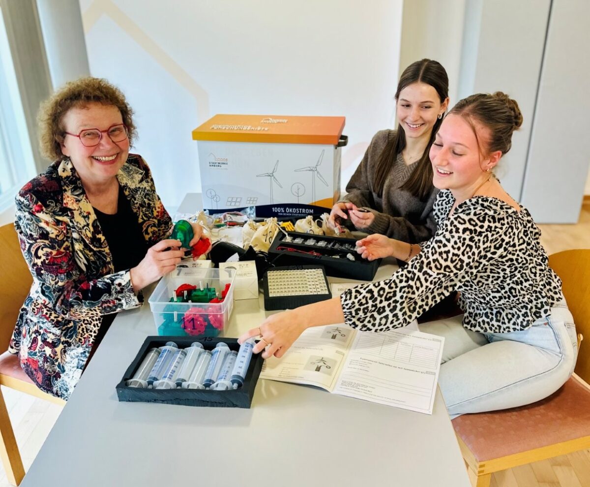 Forschungskiste bringt erneuerbare Energien an Grundschulen in Amberg
