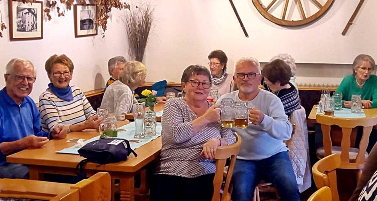 Pfarreisenioren--Kirchweihessen .jpg