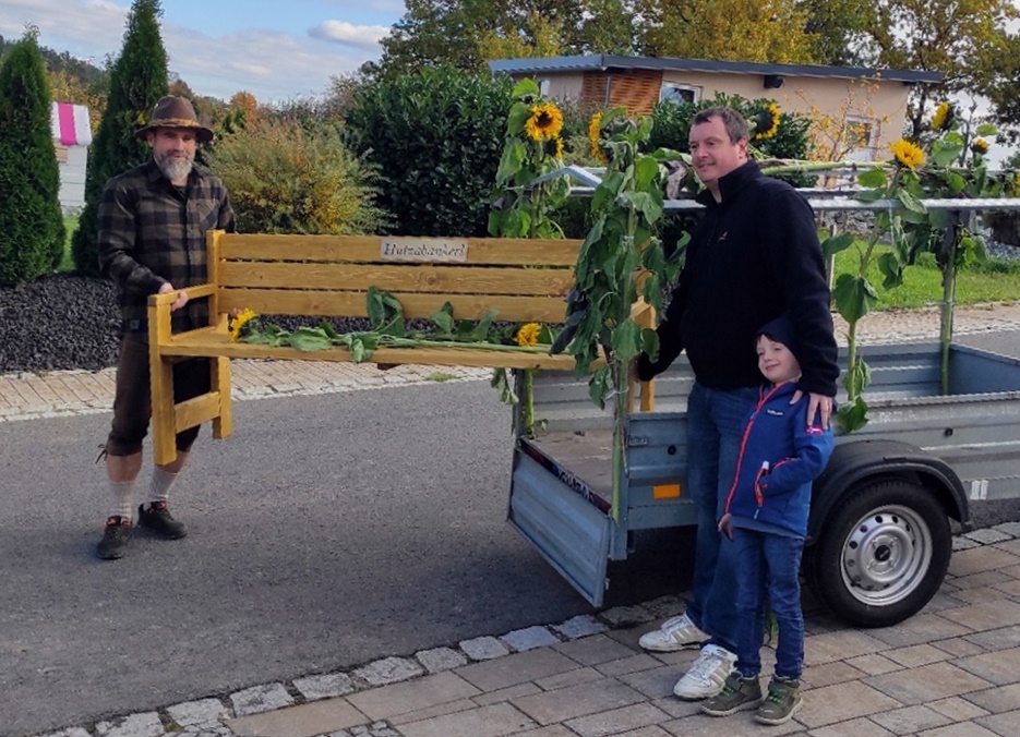 Hutzabankerl beleben Nachbarschaft in Schlammersdorf