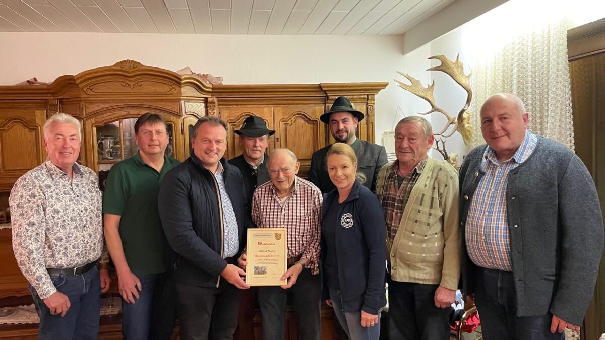 Jäger Helmut Paulin feiert 85. Geburtstag in Leuchtenberg