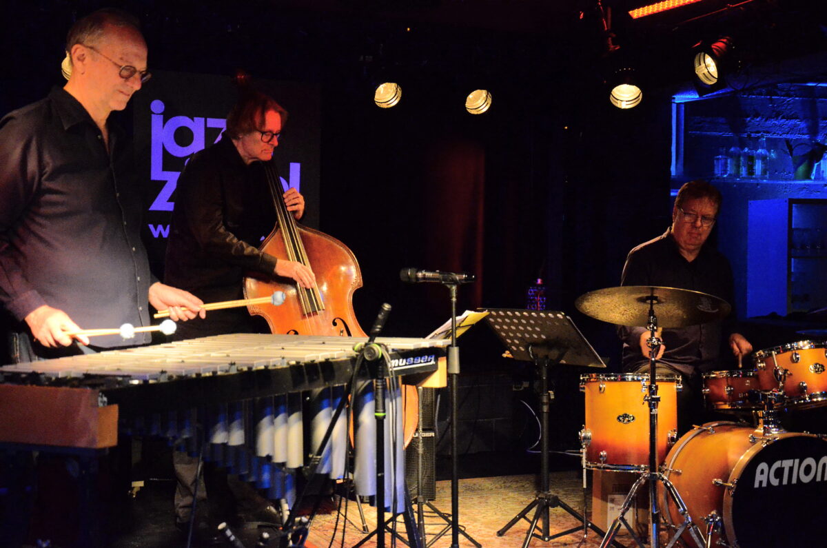 Extraklasse: Wolfgang Lackerschmid mit "Trio 77" bei Jazz-Zirkel