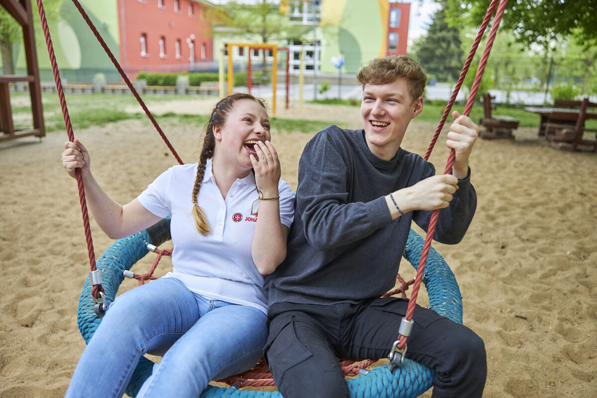 Johanniter begrüßen 30 Freiwillige in Regensburg