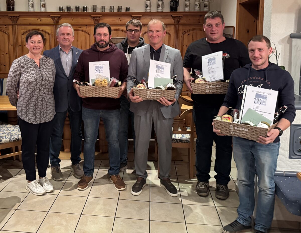 Firma Josef Schmucker feiert 115 Jahre und ehrt Mitarbeiter in Waidhaus