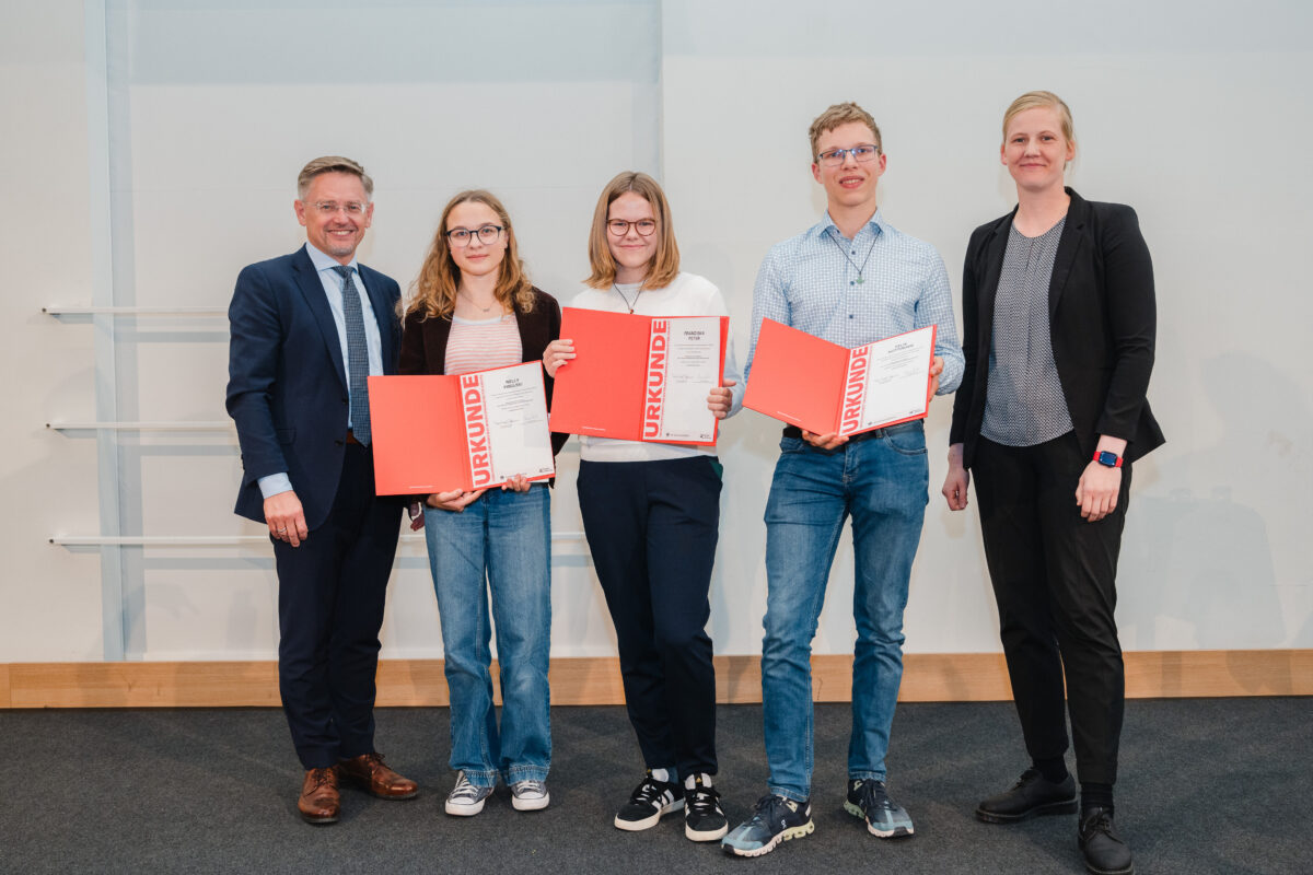 Junge Historiker aus Weiden holen Landessieg im Geschichtswettbewerb