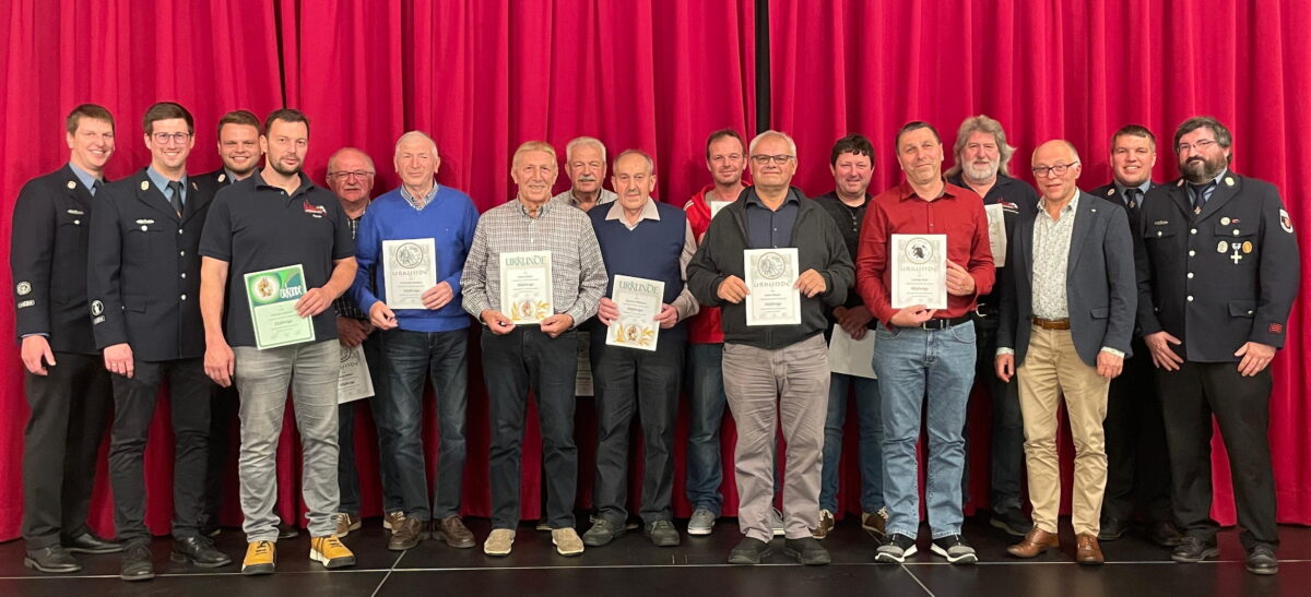 Kameradschaftsabend ehrt langjährige Feuerwehrleute in Speinshart