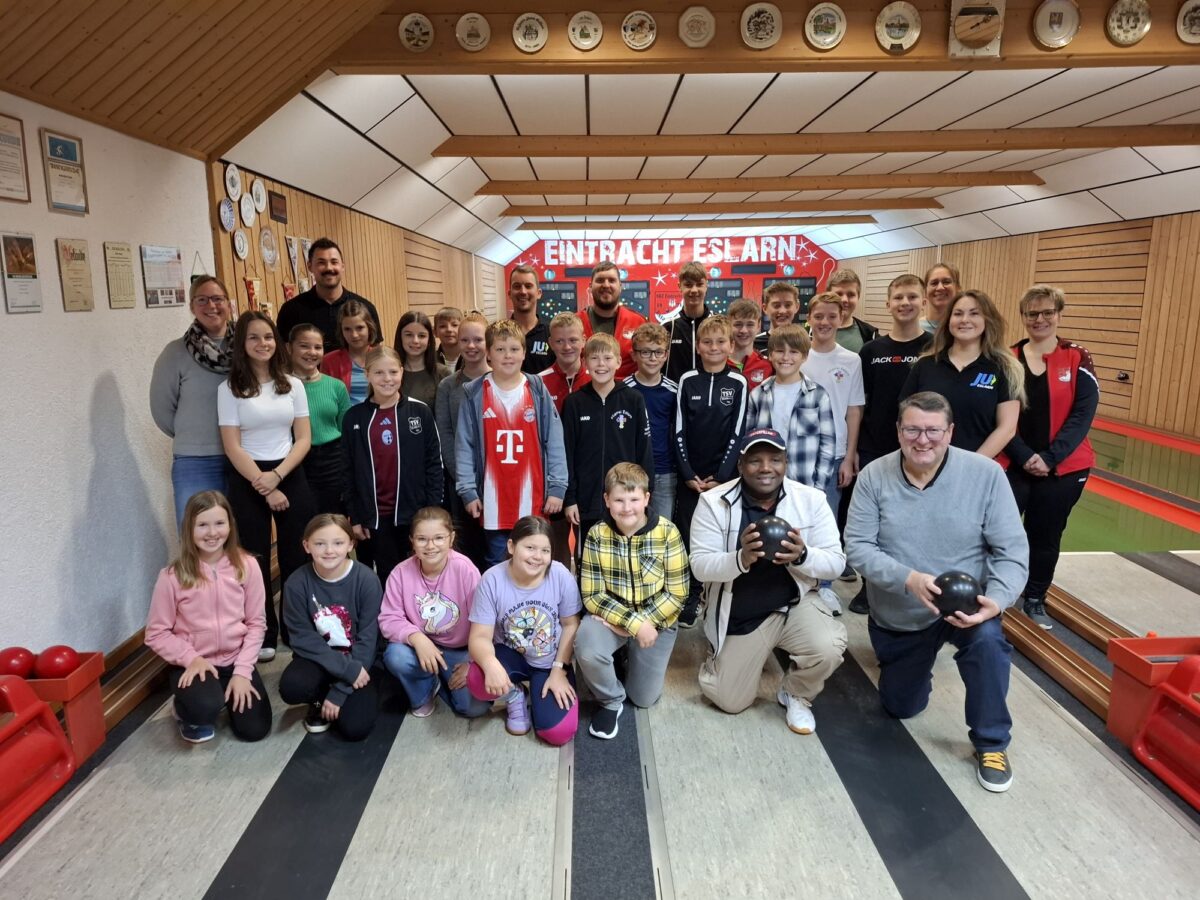 Kegeln vereint Kirche und Politik in Eslarn