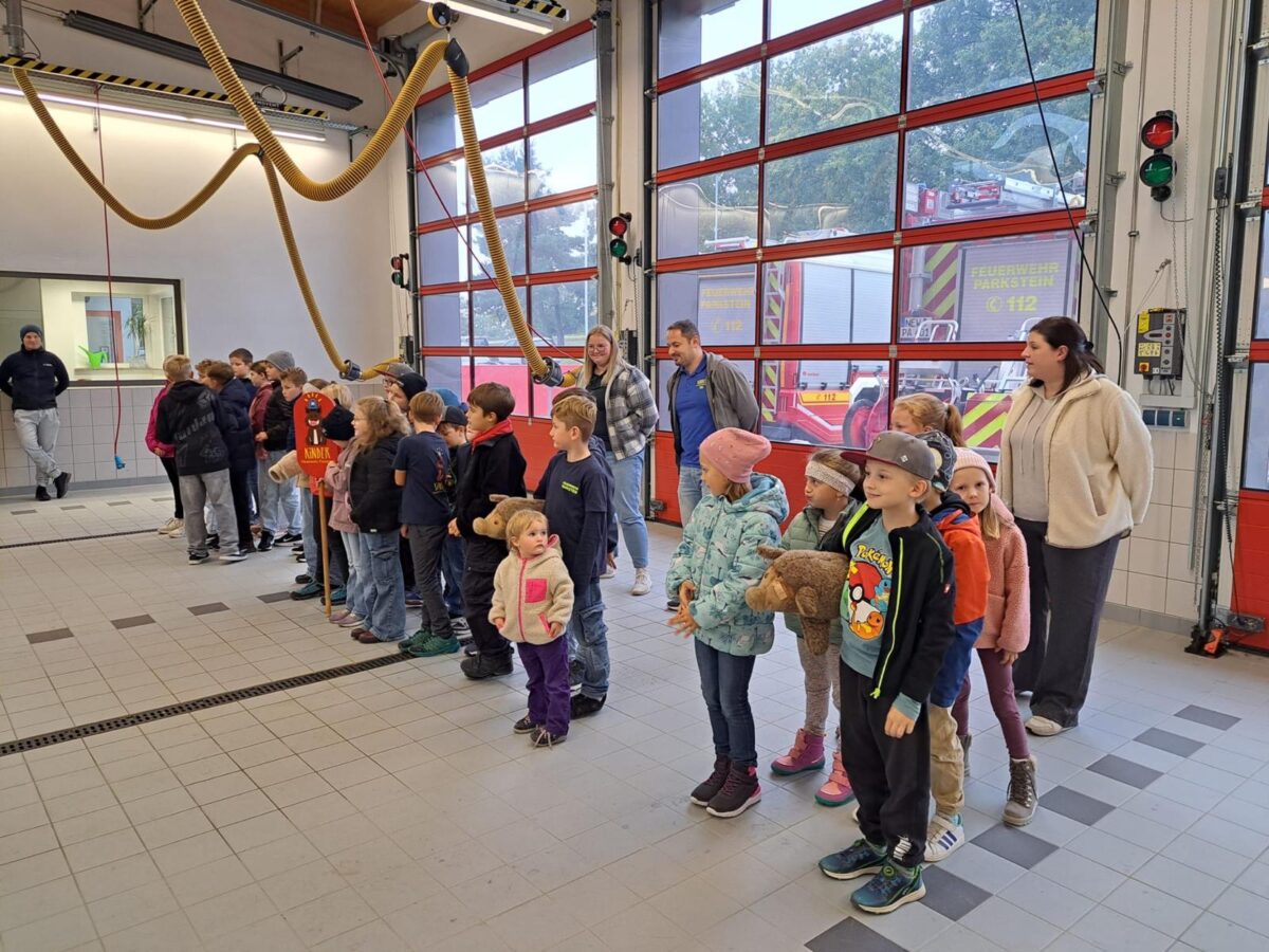 Feuerwehrnachwuchs zeigt sein Können – "Kinderflamme Bayern" erfolgreich in Parkstein abgenommen