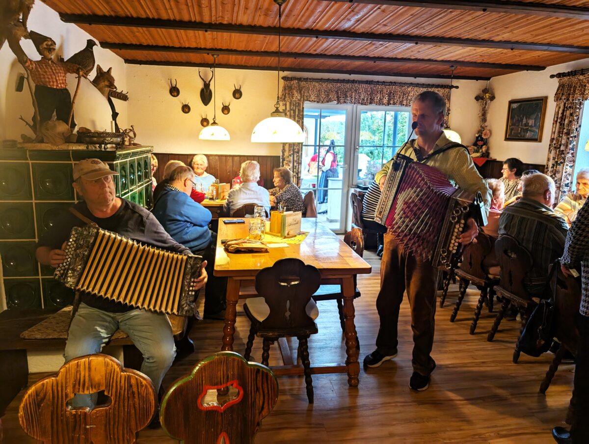 Kirwa in Schirndorf bringt 520 Euro für Leukämiehilfe