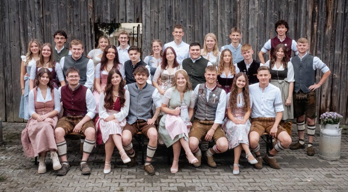 Neudorf für Kirchweih gerüstet: 16 Paare tanzen zur Kirwa