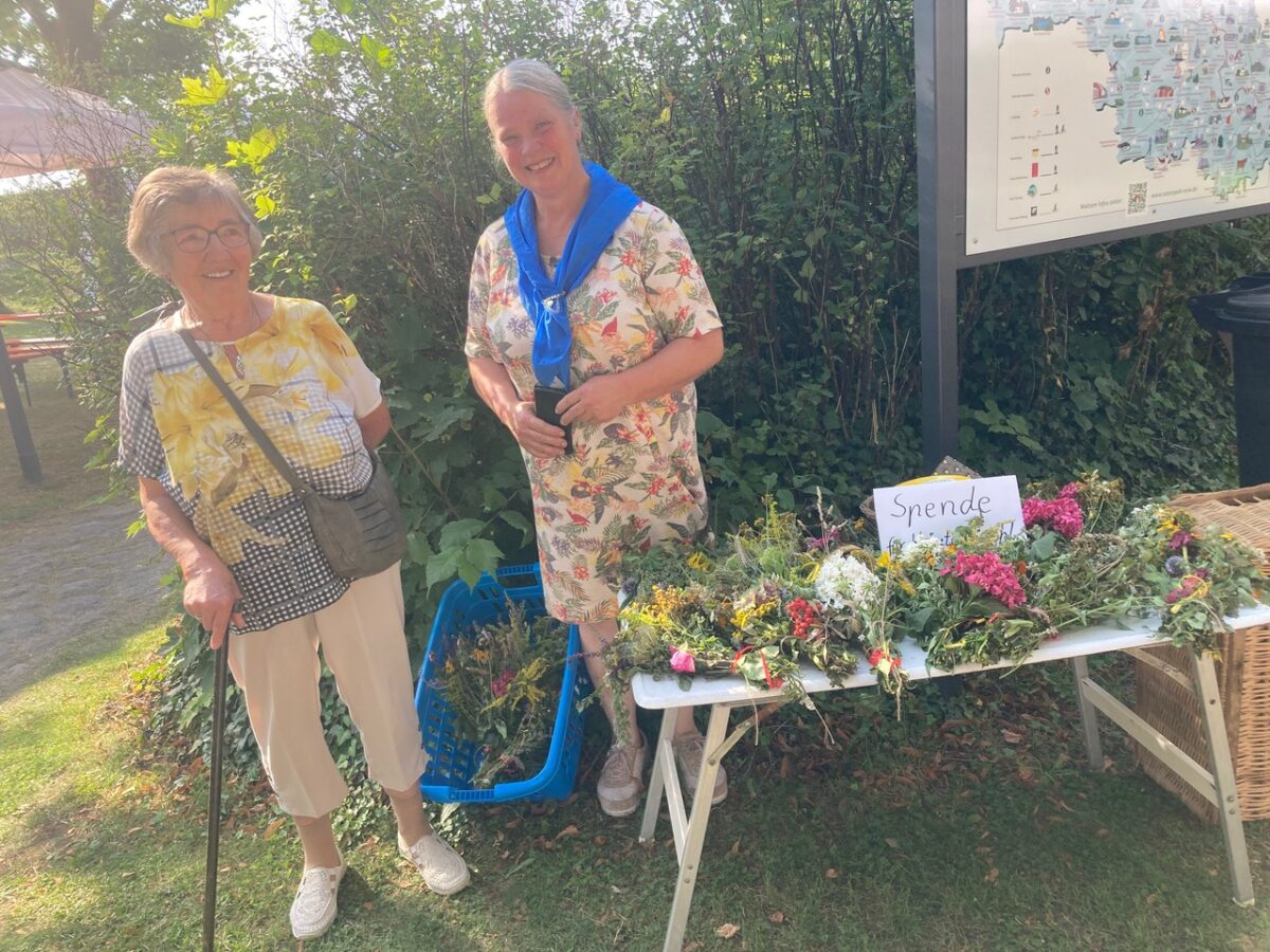 Kräuterbüschel bringen 291 Euro für Blumenschmuck in Leuchtenberg