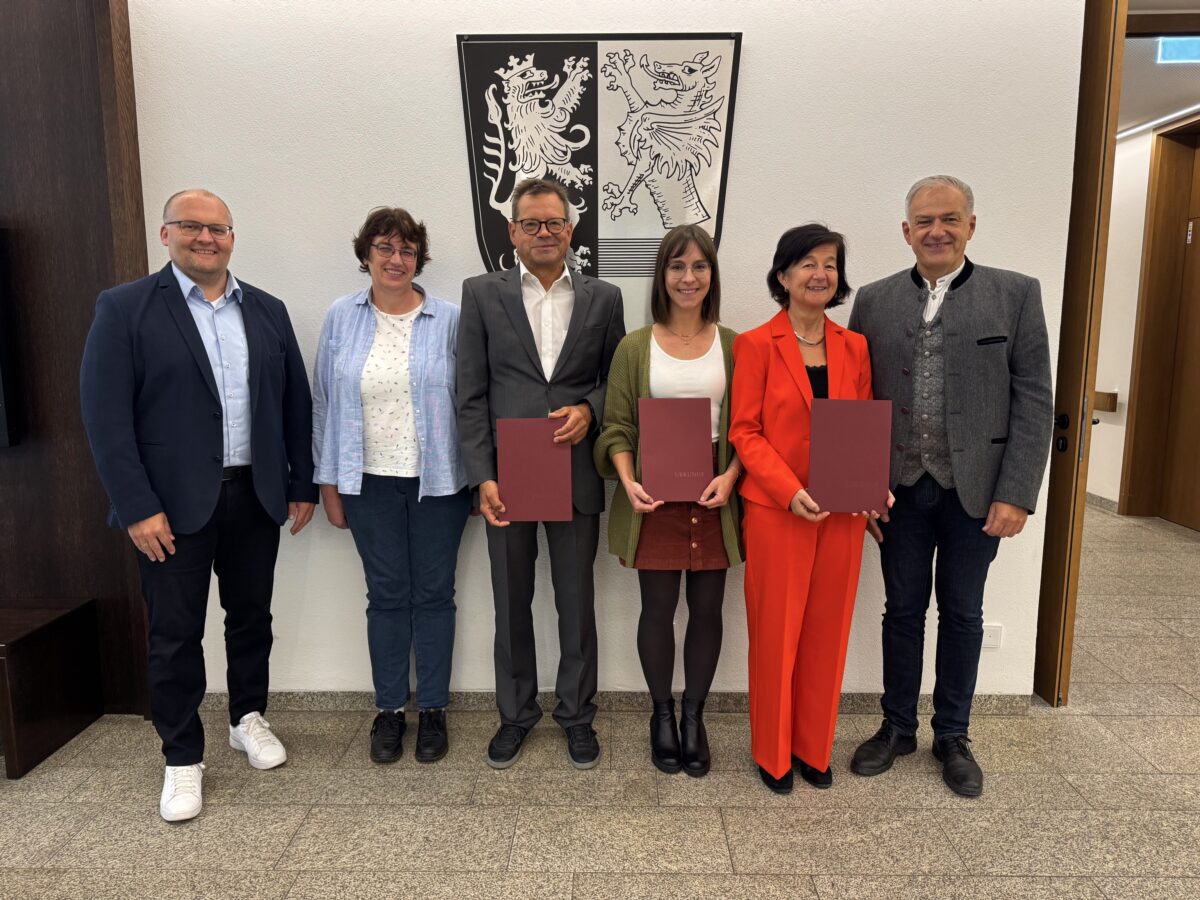 Dienstjubiläen in Tirschenreuth - Landrat ehrt Mitarbeiter für langjähriges Engagement