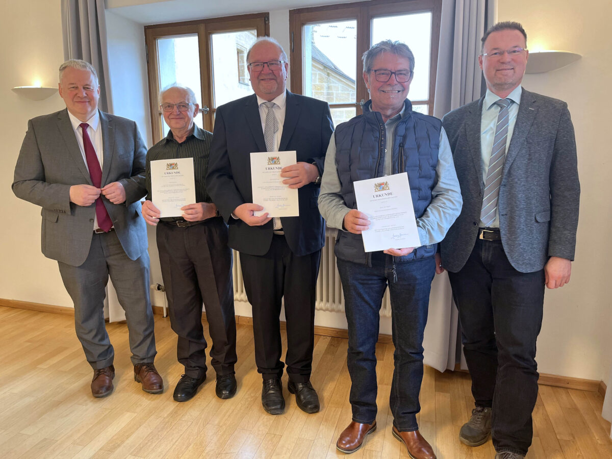 Landrat ehrt kommunale Urgesteine in Hohenburg