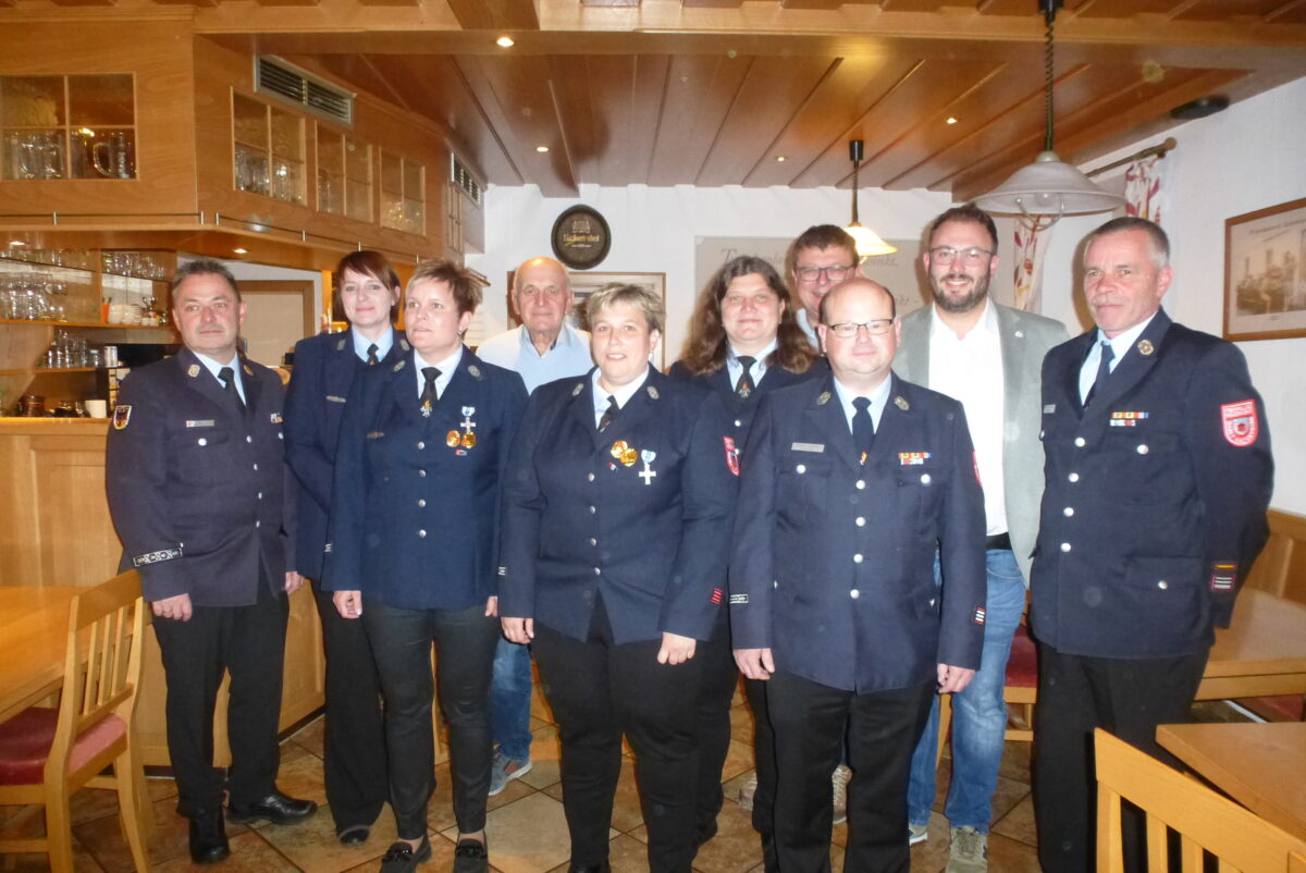 Marktfeuerwehr ehrt Mitglieder für 25, 40 und 50 Jahre