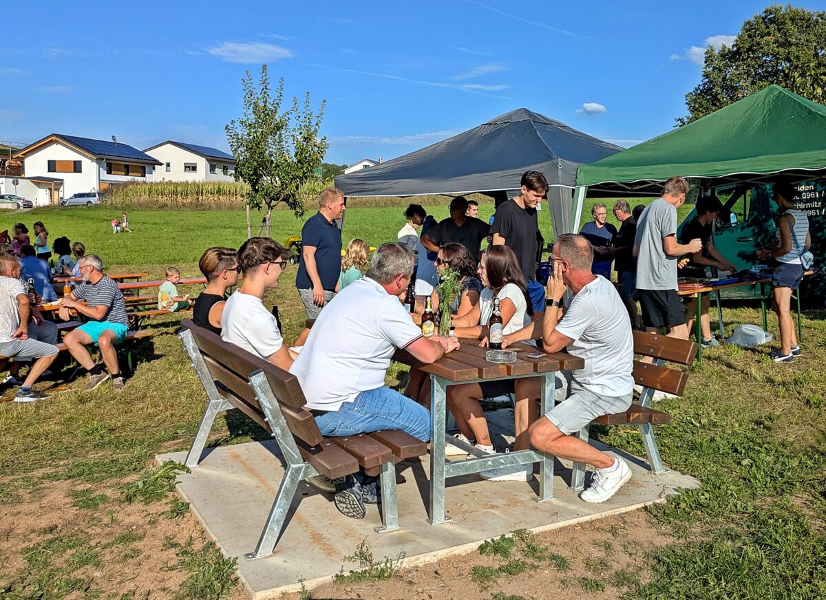 OWV feiert in Schirmitz 50-jähriges Jubiläum mit neuer Sitzgruppe