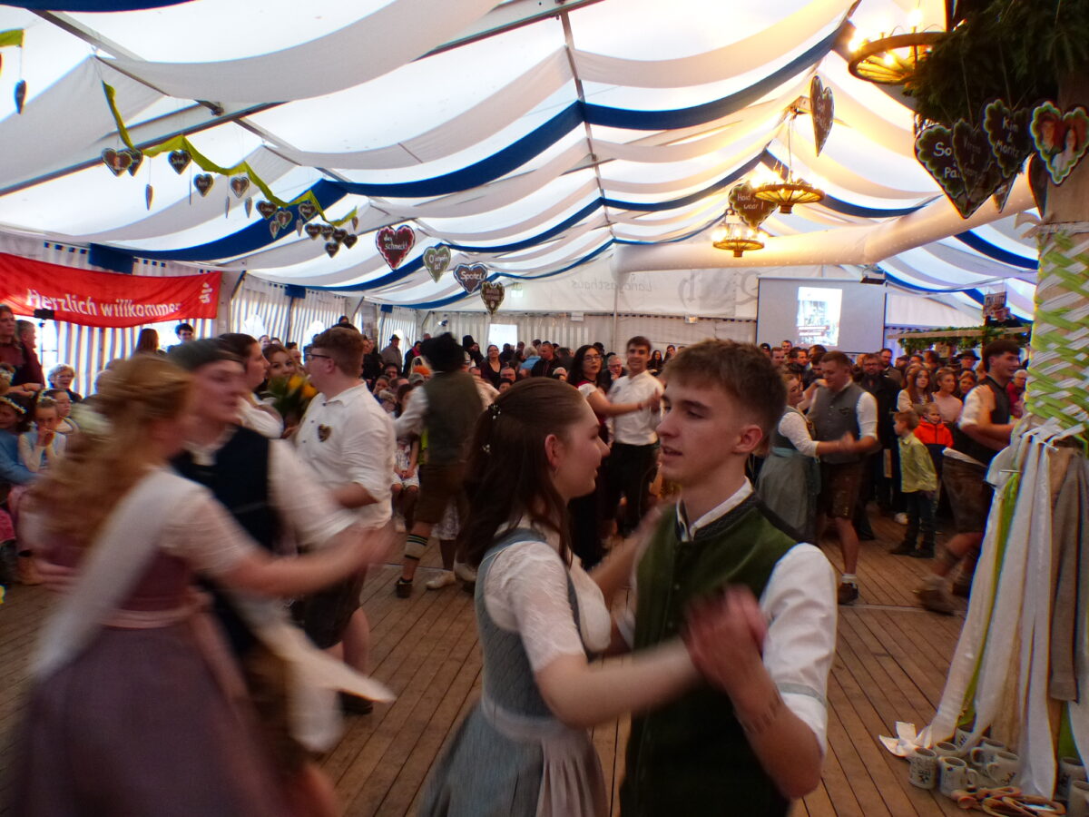 Weiherhammer erlebte eine tolle Kirwa: Carina und Johannes das Oberkirwapaar