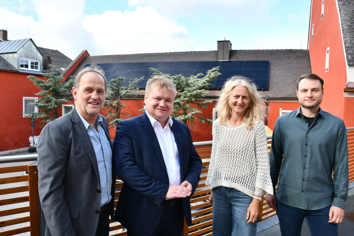Rathausdach liefert Solarstrom in Burglengenfeld