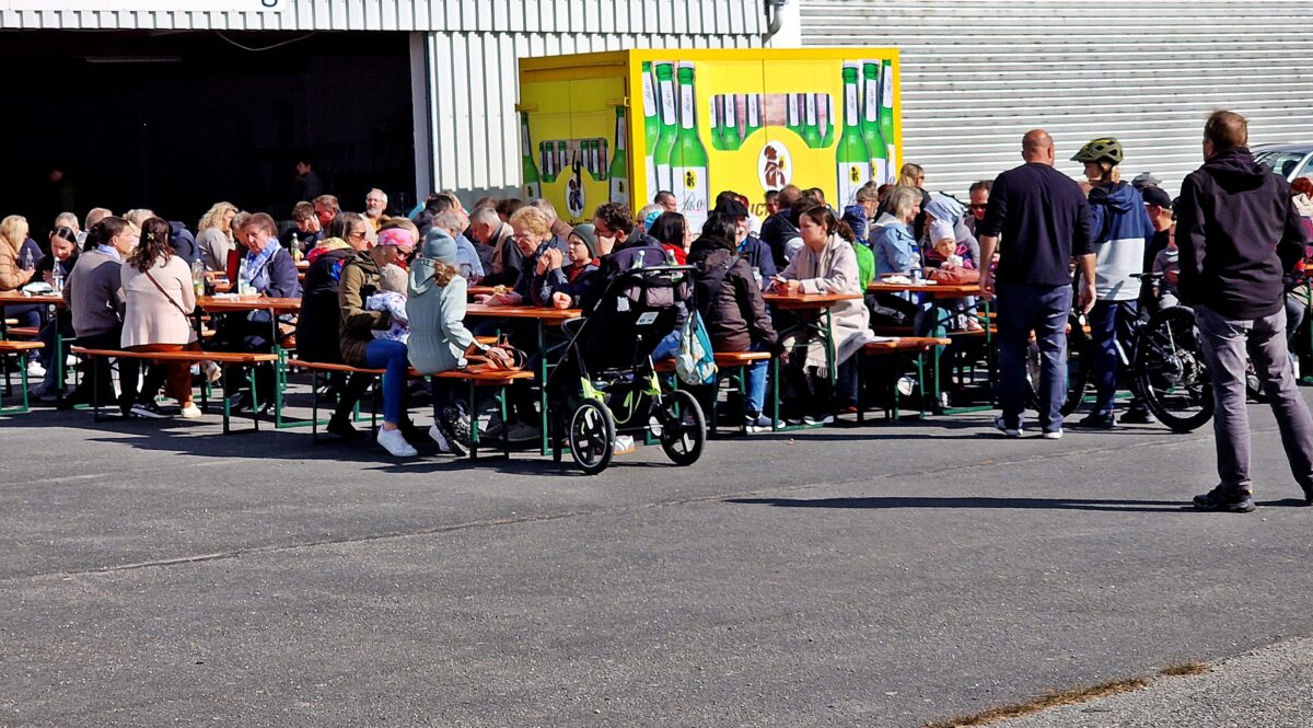 Aero-Club Flugtag Besucher.jpg