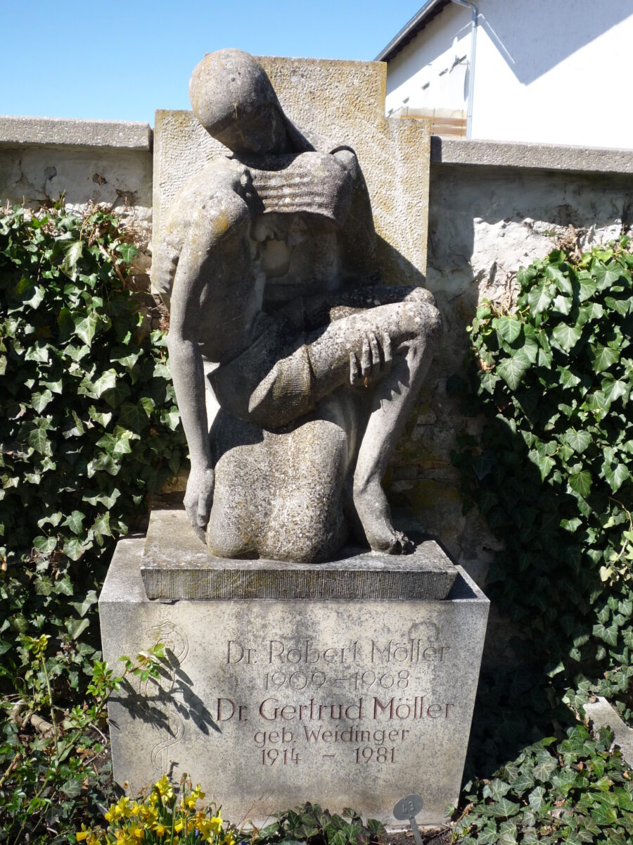 Führung über Friedhof Burglengenfeld mit Dr. Margit Berwing-Wittl