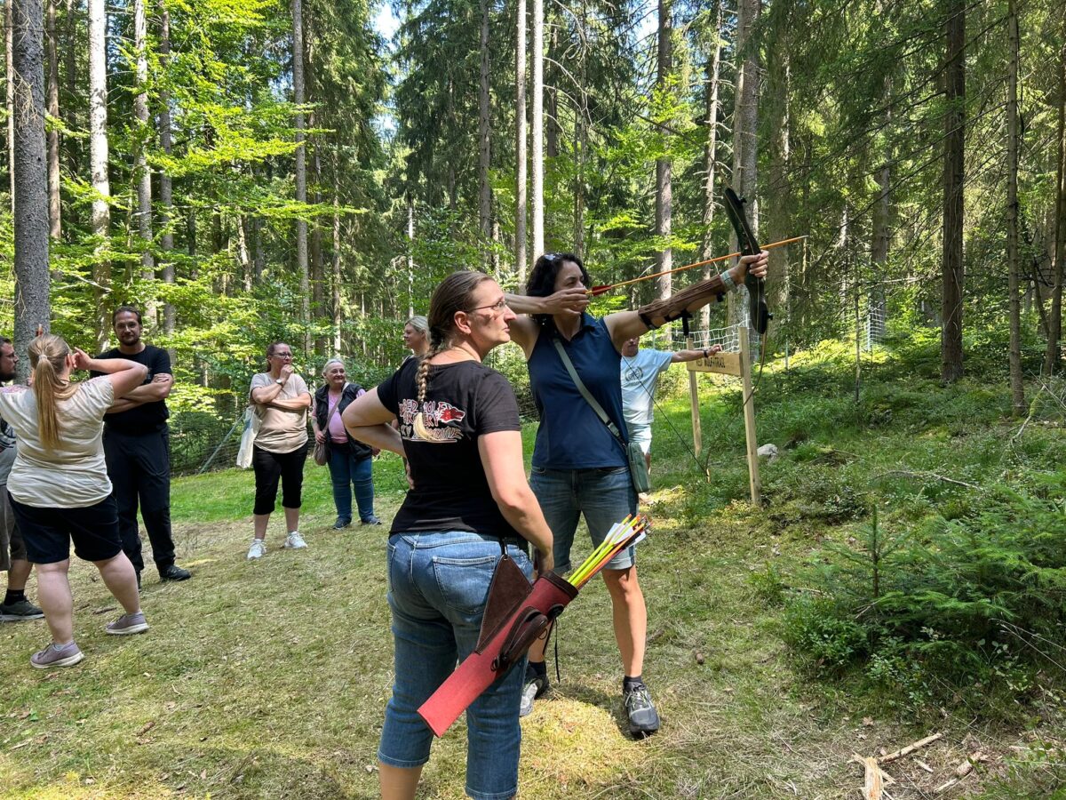 SPD erkundet Bogenpark am Gaisweiher in Flossenbürg