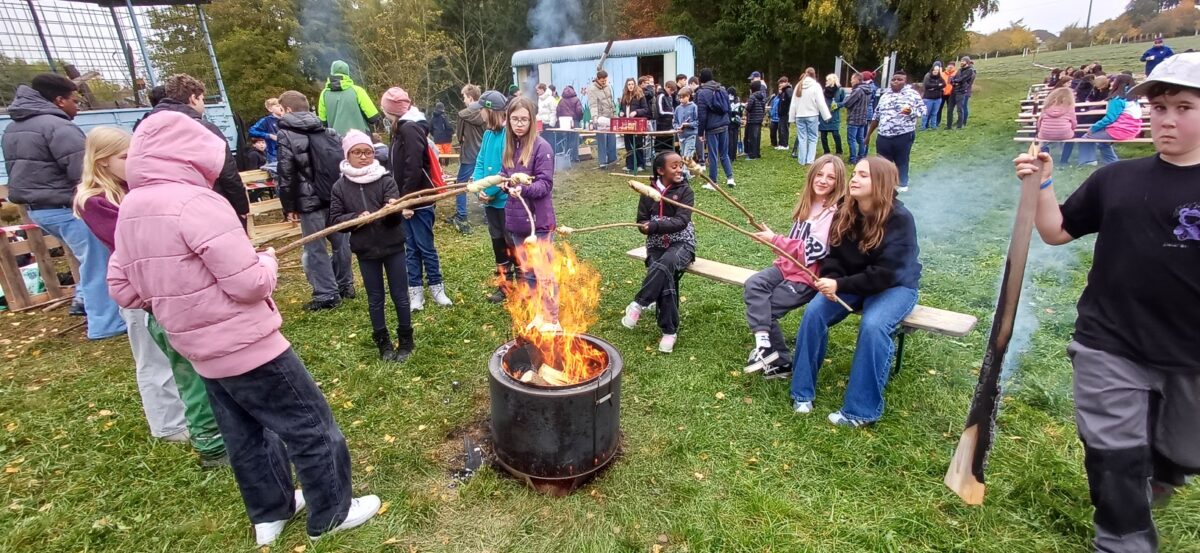 Schulteich-Abfischen in Tirschenreuth stärkt Naturschutz an Mittelschule