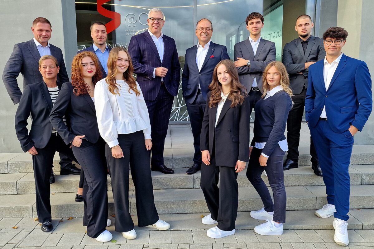 Sparkasse Oberpfalz Nord begrüßt acht Azubis in Weiden