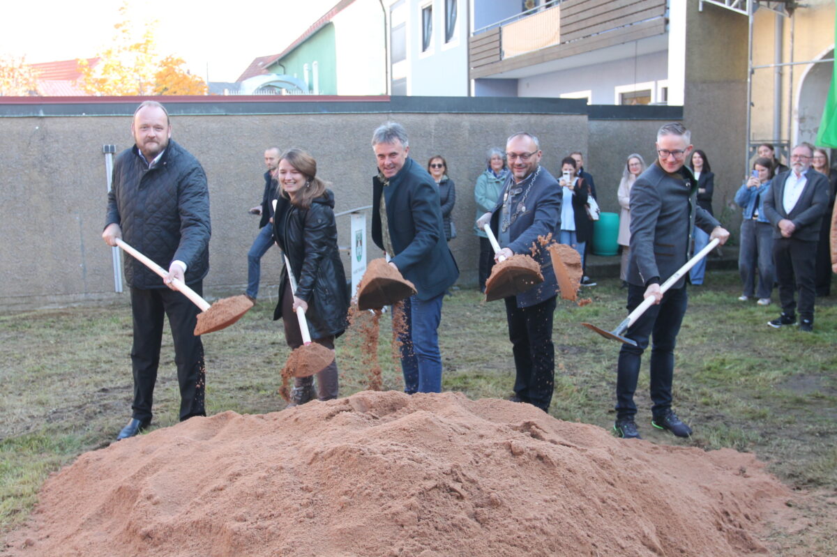 Spatenstich für Bibliothek, Wohnungen und Tagespflege in Waidhaus
