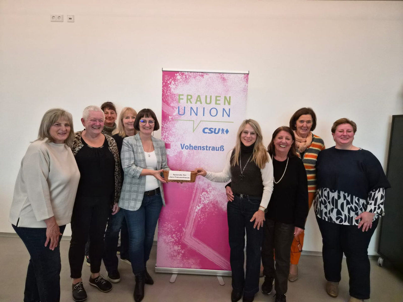 Spende über 650 Euro für Frauenhaus Weiden in Vohenstrauß