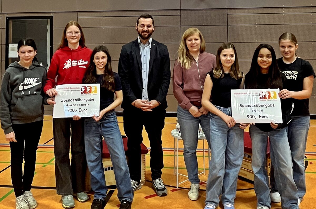 Sophie Scholl RS -Spendenübergabe.jpeg