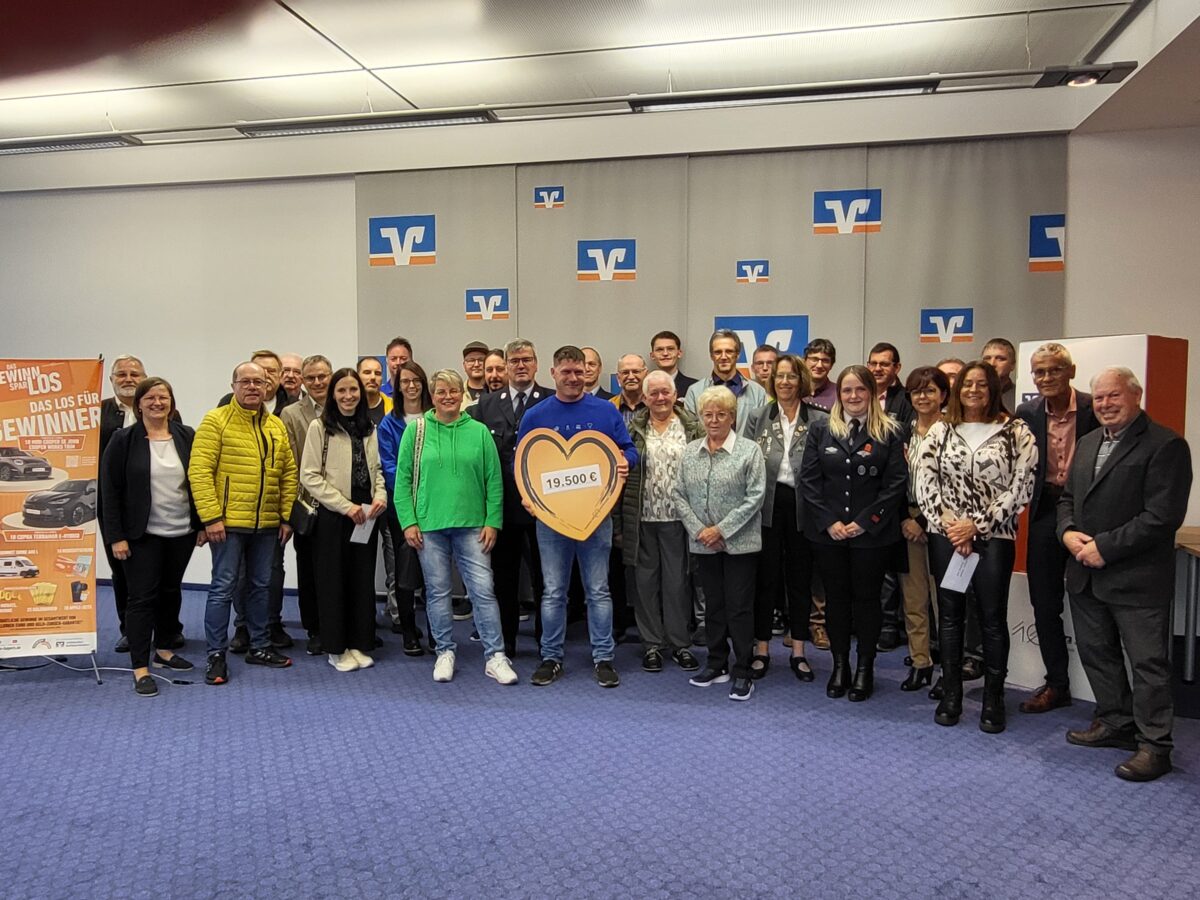Volksbank spendet 19.500 Euro an Vereine in Vohenstrauß und Umgebung