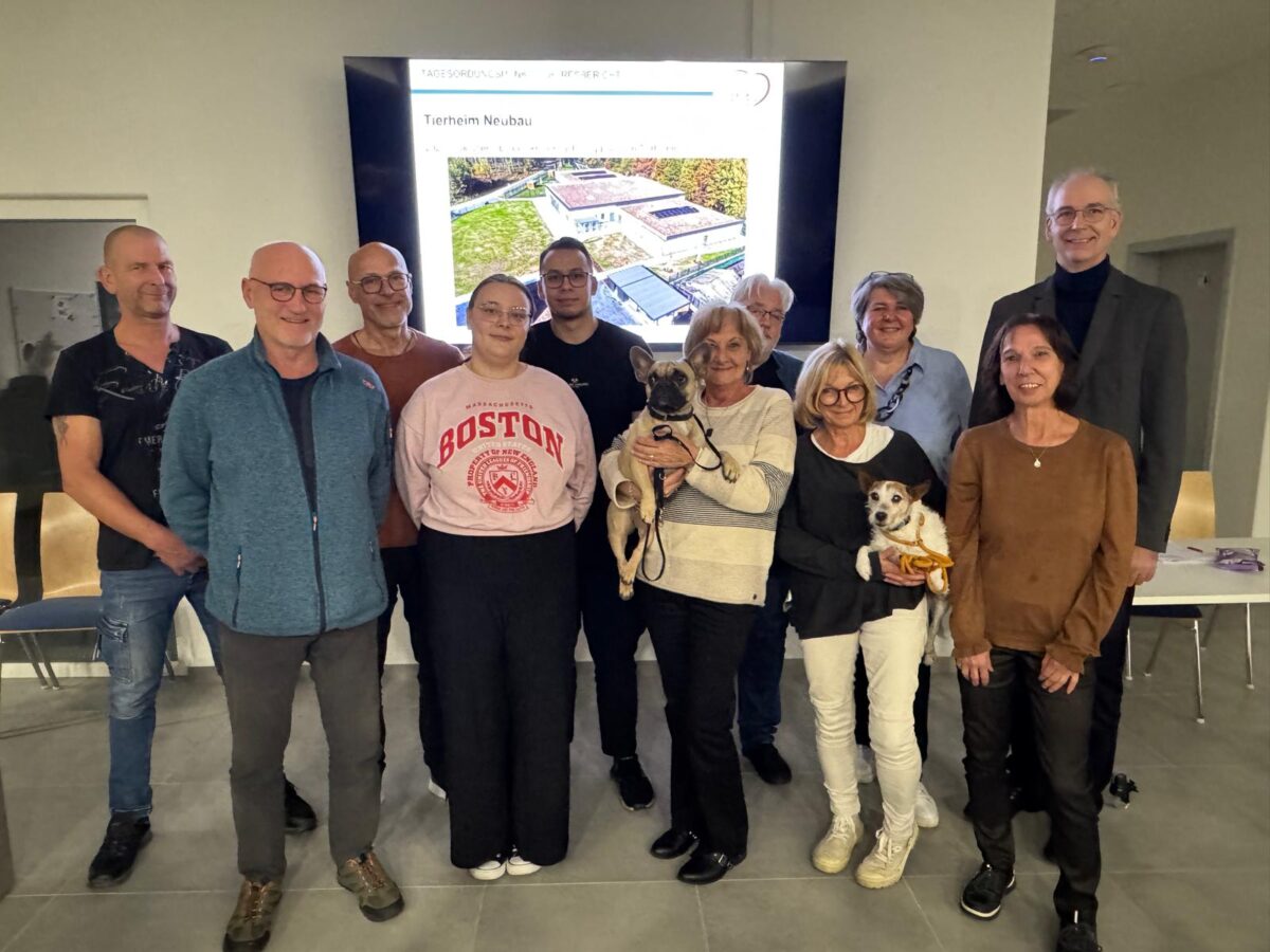 Vorstand und Ausschuss des Weidener Tierschutzvereins im Oktober 2025
