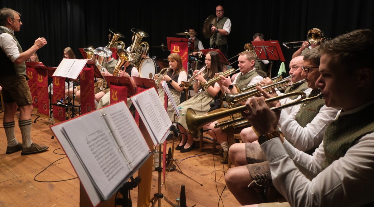 Waldkirchner Blaskapelle begeistert beim Böhmischen Herbst in Floß