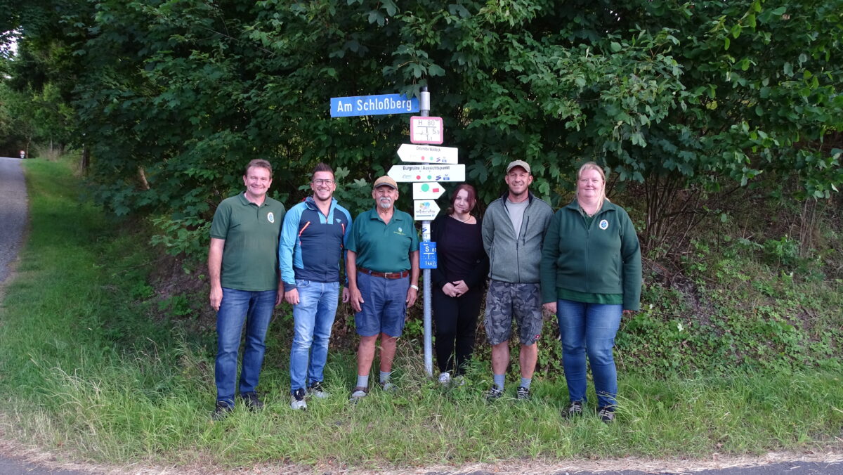 Neue Wegepaten sichern Wanderwege in Waldeck