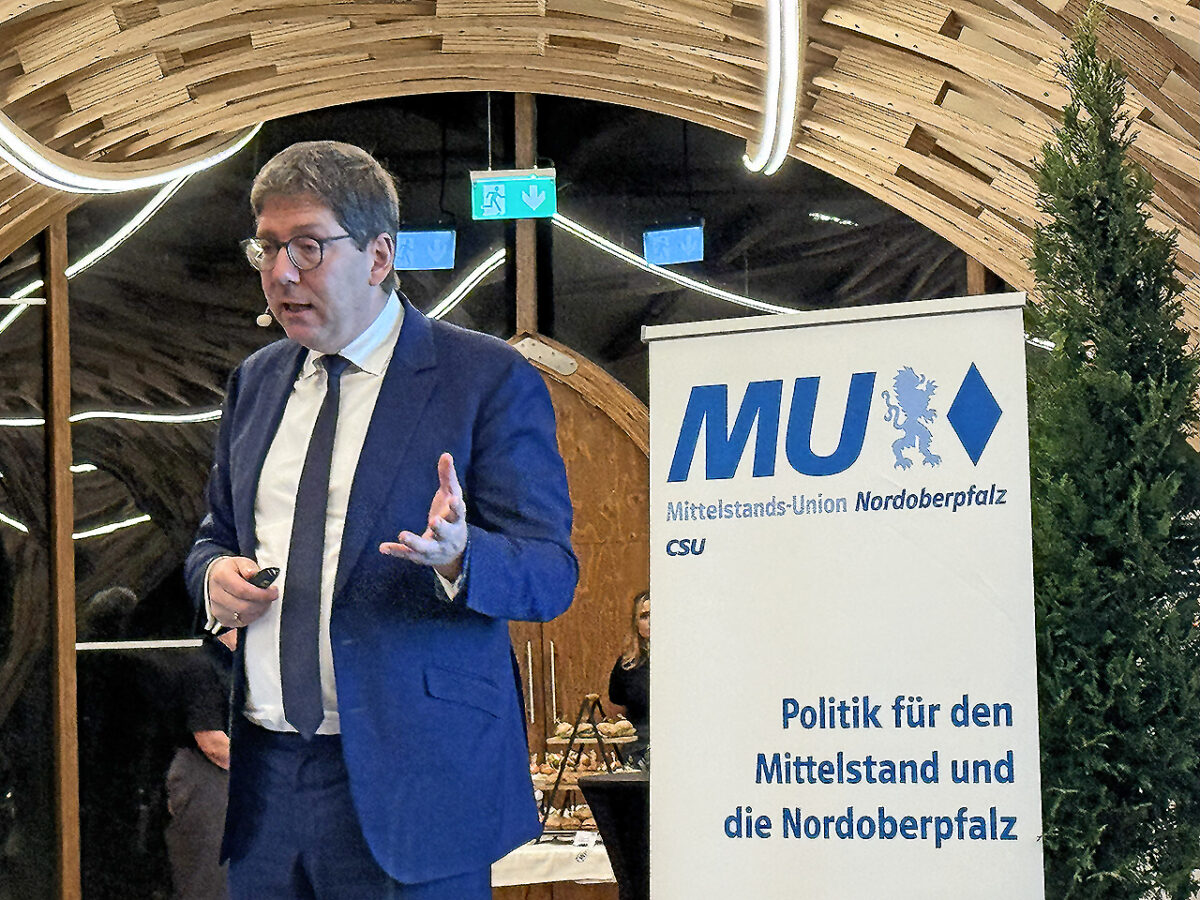 Nordoberpfälzer Wirtschaftsforum 2025: Professor Viebigs Kapitalmarktblick auf die Welt im Zinsfieber