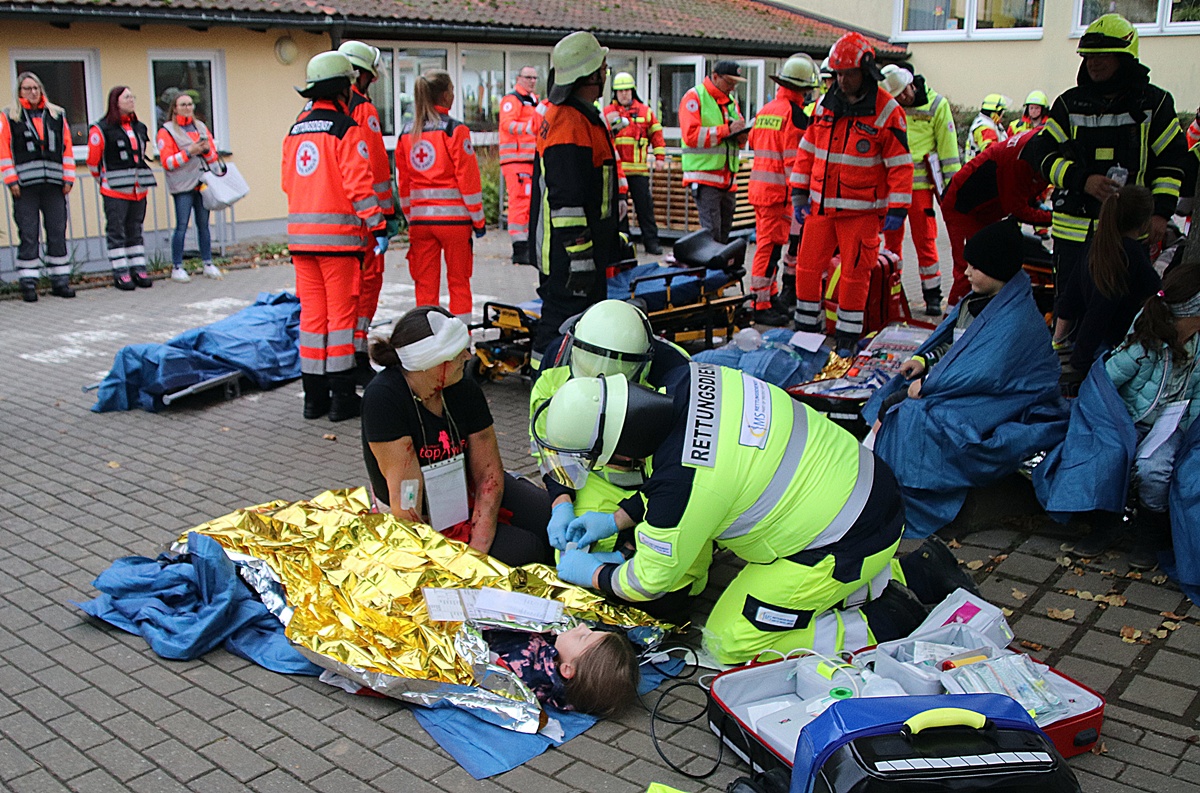 Großübung an der Grundschule Püchersreuth: Perfektes Zusammenspiel der Einsatzkräfte