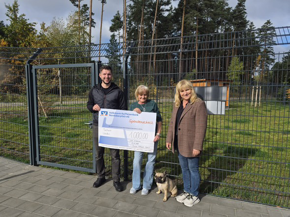 2.000 Euro Spende für den Tierschutz – Erfolg beim Tag der offenen Tür von Paules Mietpark