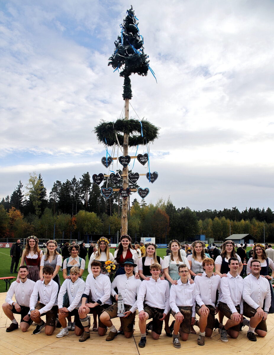 Gelungene Atzariada Kirwa begeistert in Etzenricht mit Tanz und Olympiade