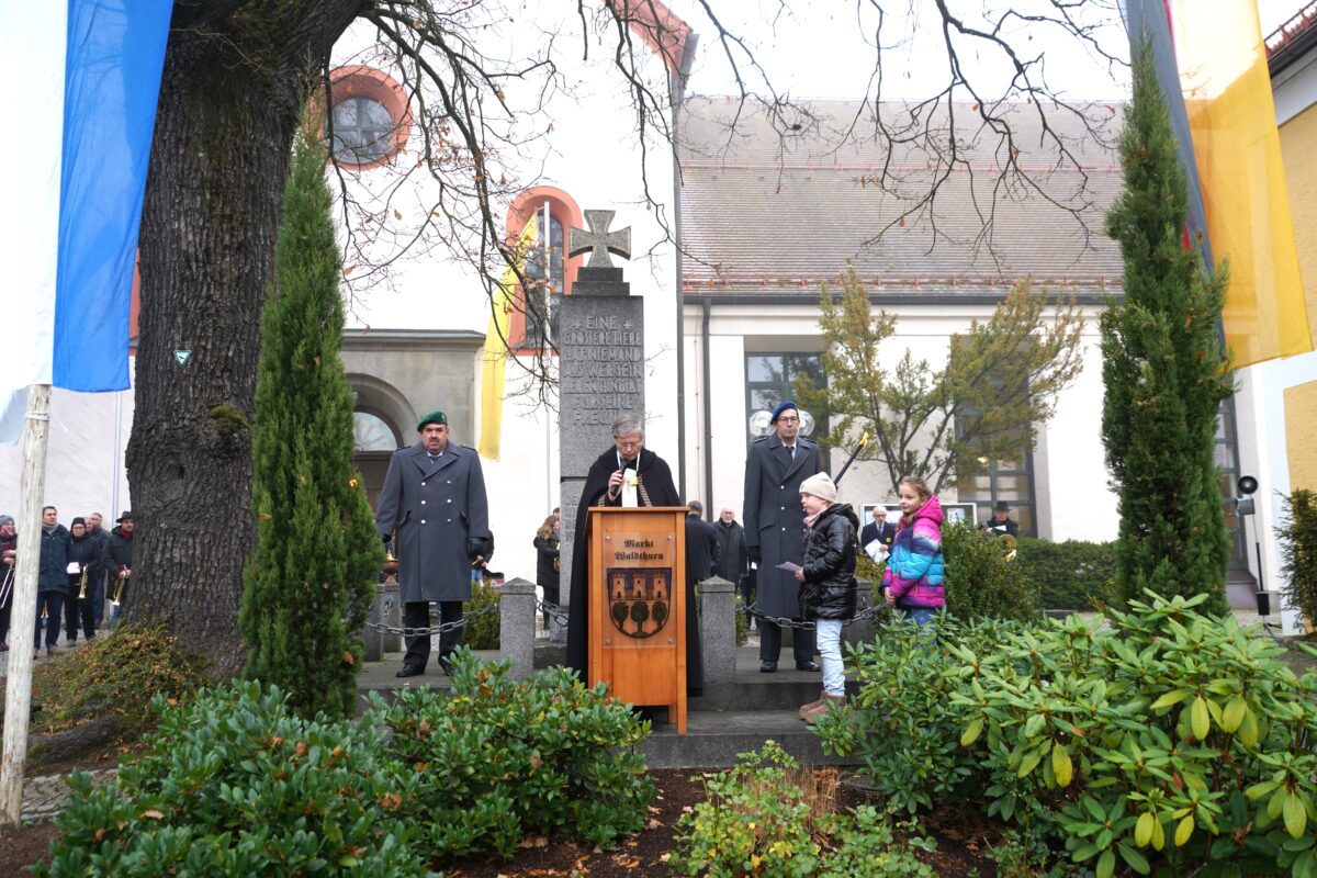 Volkstrauertag in Waldthurn – Frieden beginnt in der Familie