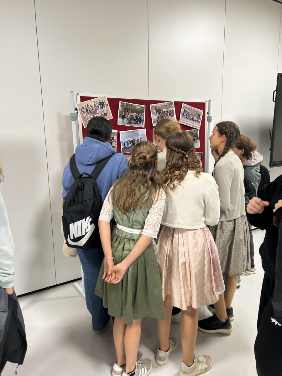 SMV der Realschule Kemnath übergibt Preise des Fotowettbewerbs