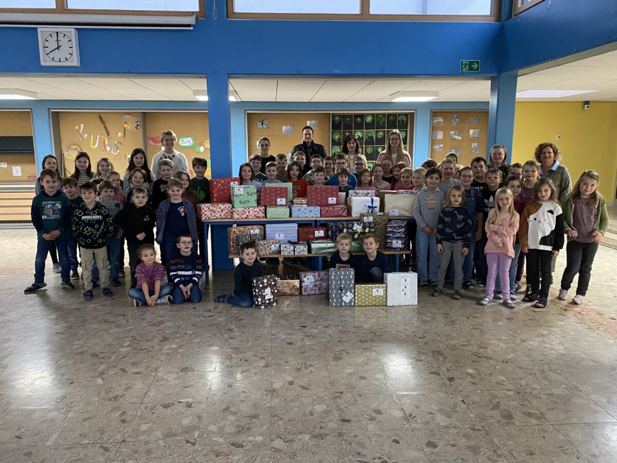 Weihnachtspäckchen von Tännesberger Grundschülern