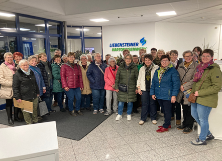 Frauenbund ist begeistert vom Liebensteiner Kartonagenwerk in Neustadt