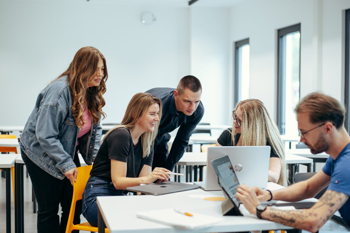 Angewandte Wirtschaftsinformatik startet Sommersemester 2026 an der OTH in Weiden
