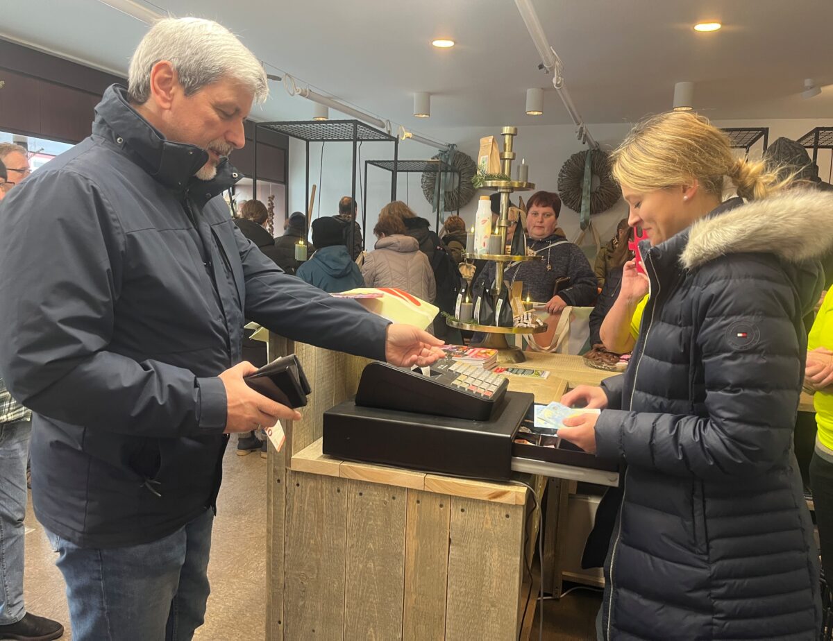 Ansturm auf neuen Gartenschau-Laden in Furth im Wald