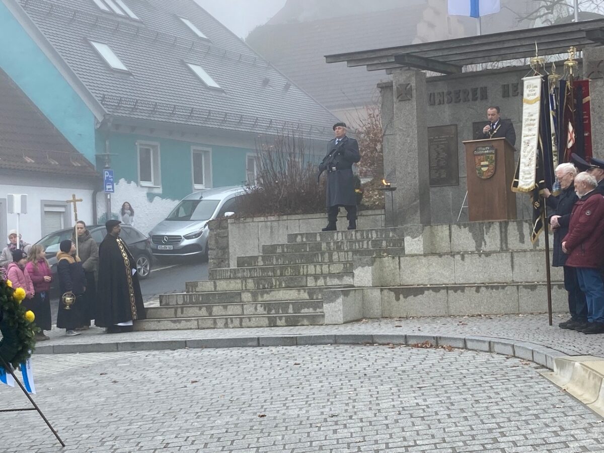 Appell für Frieden beim Volkstrauertag in Leuchtenberg
