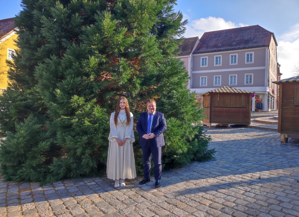 Christkind Selina Menacher beginnt zweite Amtszeit in Burglengenfeld