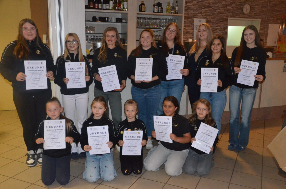 "Dance Unlimited"-Tänzerinnen mit Gardeleistungsabzeichen ausgezeichnet
