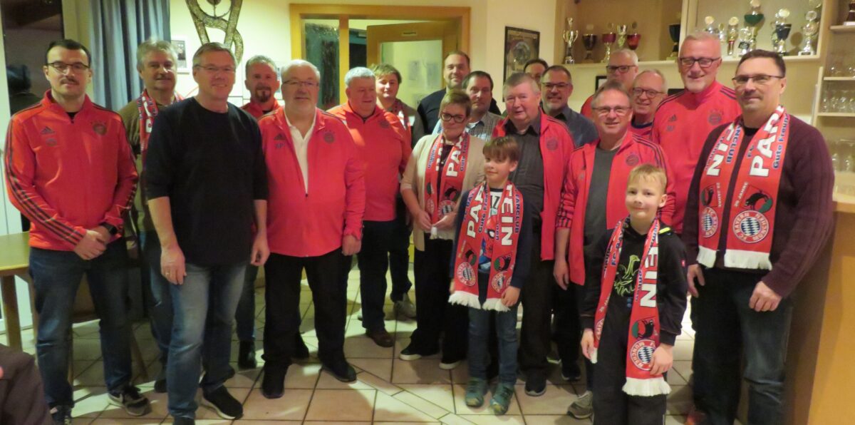 Fans lassen FC Bayern hochleben