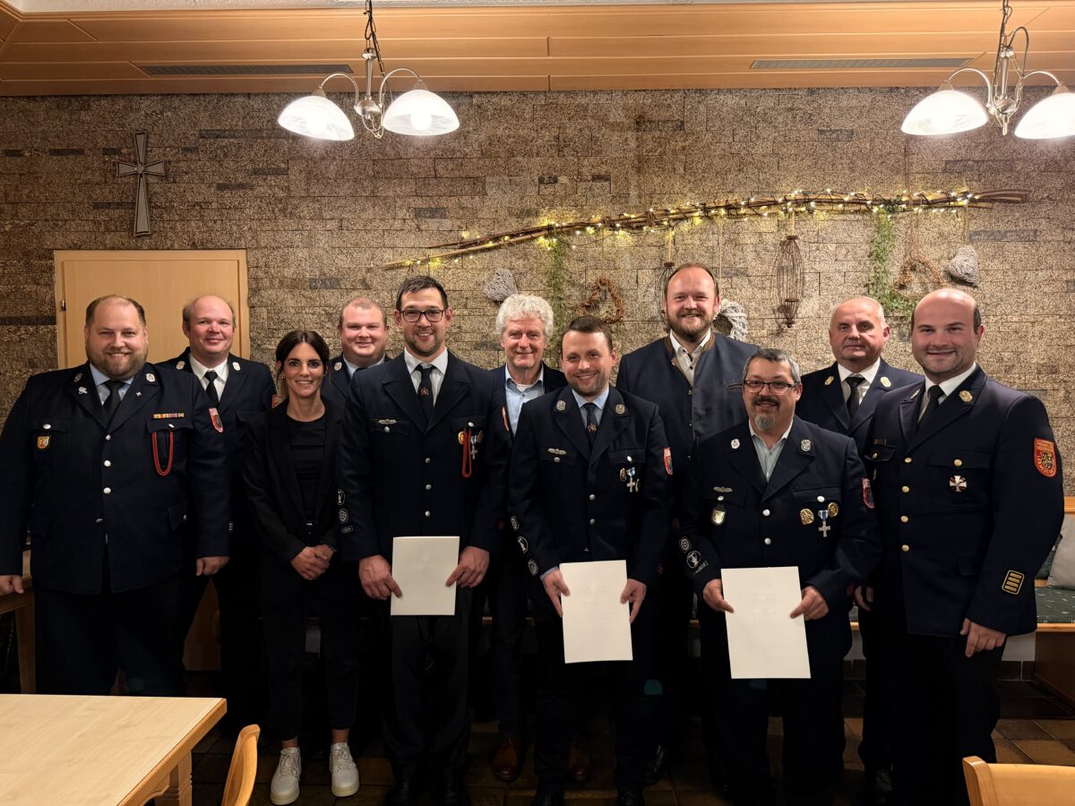 "Feuerwehr funktioniert nur gemeinsam": 25 Jahre Feuerwehrdienst in Floß gewürdigt