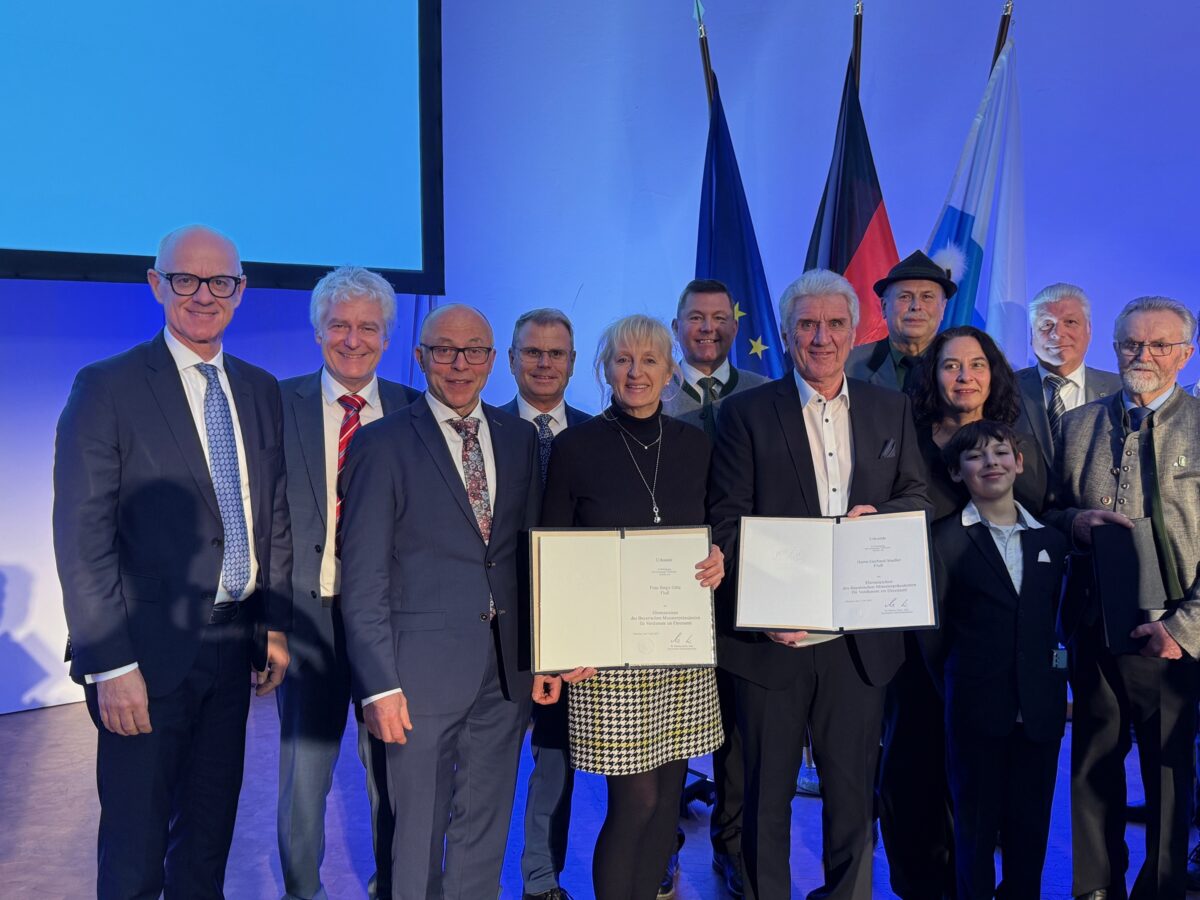 Ehrenzeichen für Birgit Götz und Gerhard Stadler aus Floss